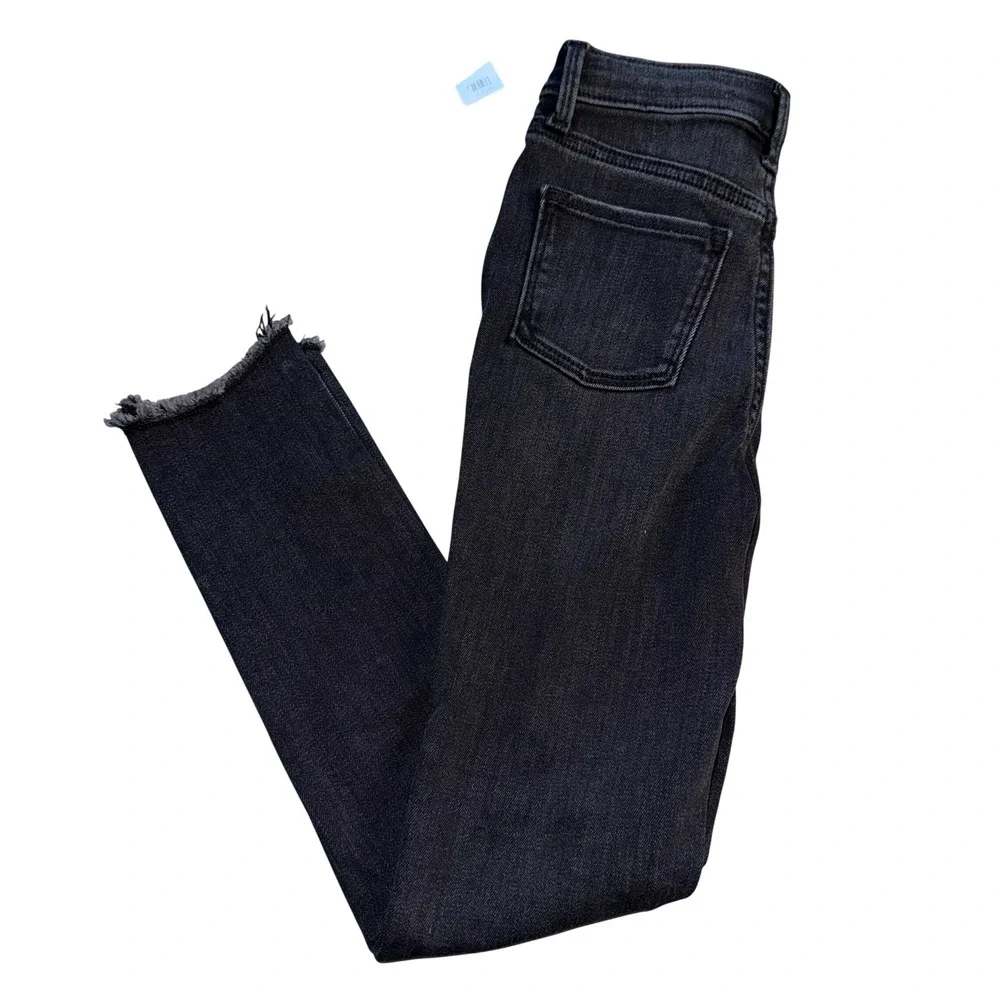 Old Navy Rockstar Jeggings Size 10 Black Extra High‎ Rise Distressed Frayed Hem